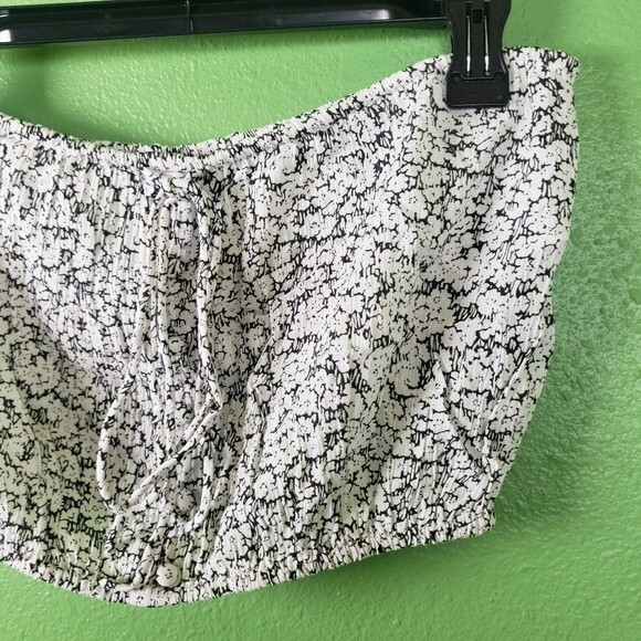 Volcom Women's white floral skater tube top size small 4/6 - Picture 3 of 9